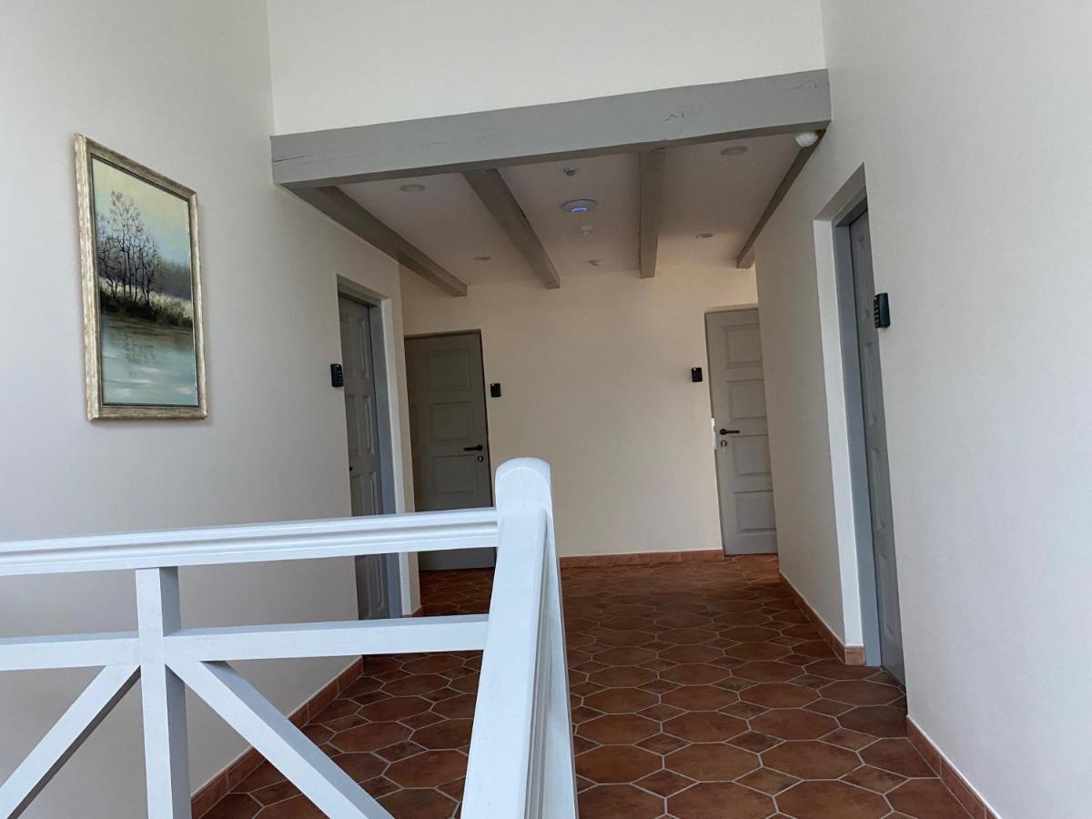 Dvi Nidos Hotell Exteriör bild